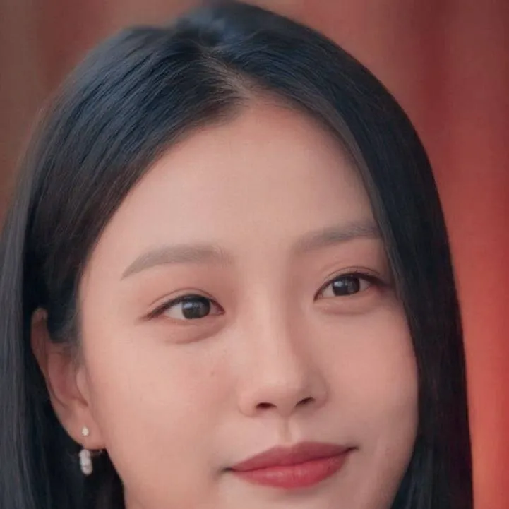 chat with ai character: Go Min-si 