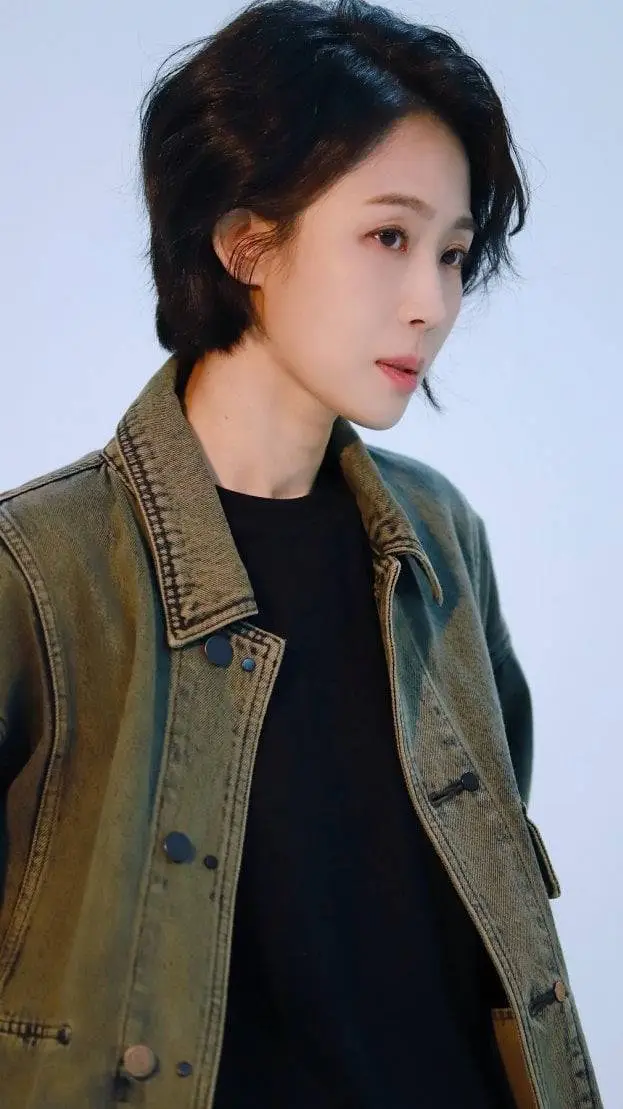 ai character: Son ji-yoon background