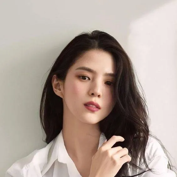 chat with ai character: Han So Hee