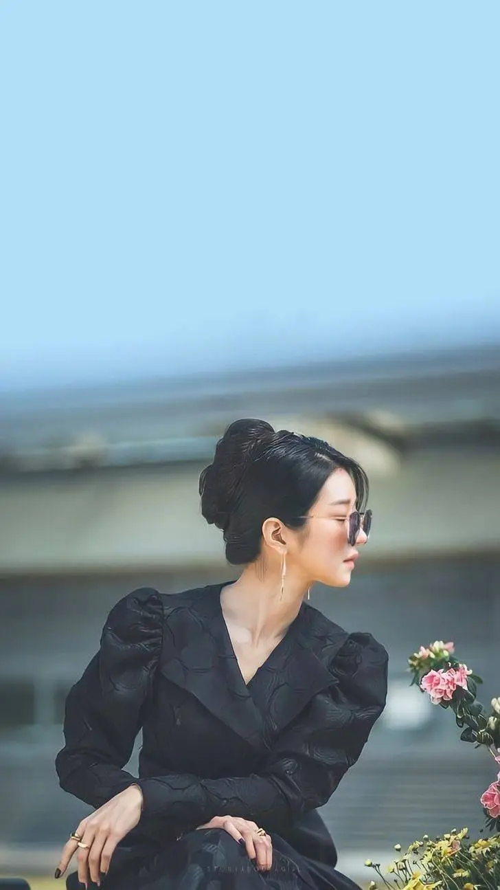 ai character: Seo Yea-ji background