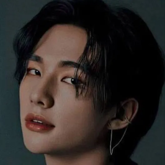 chat with ai character: TU bully hyunjin 