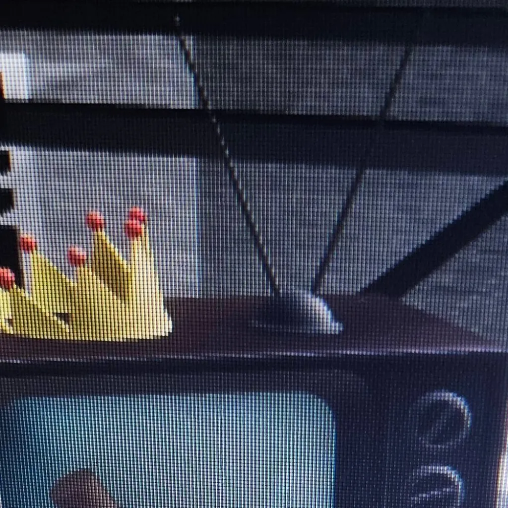 chat with ai character: queen tv woman