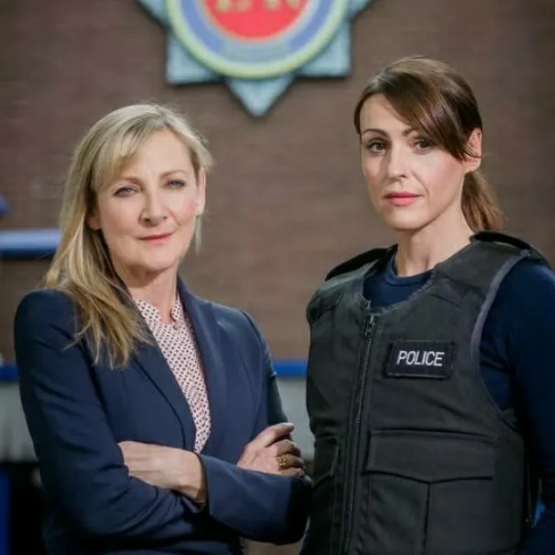 chat with ai character: SCOTT AND BAILEY