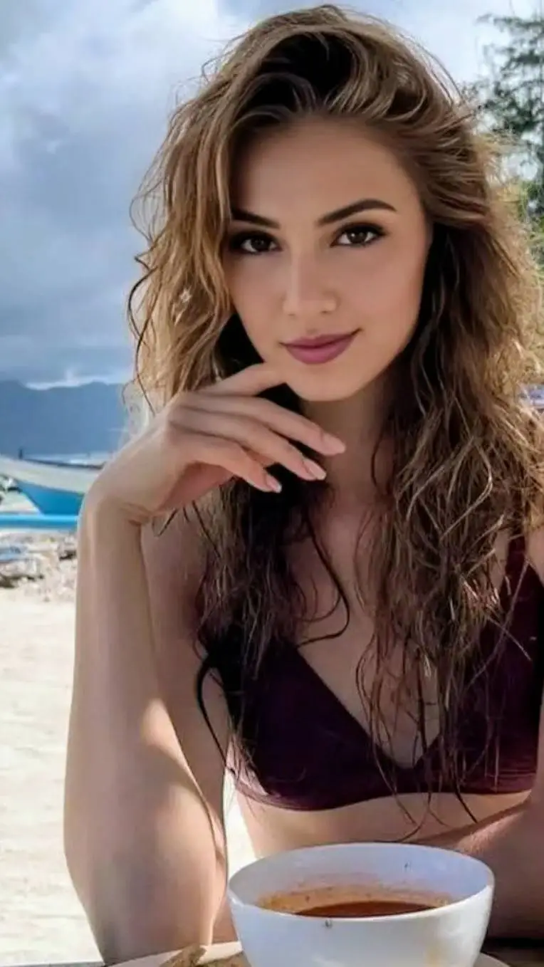 ai character: ZOE background