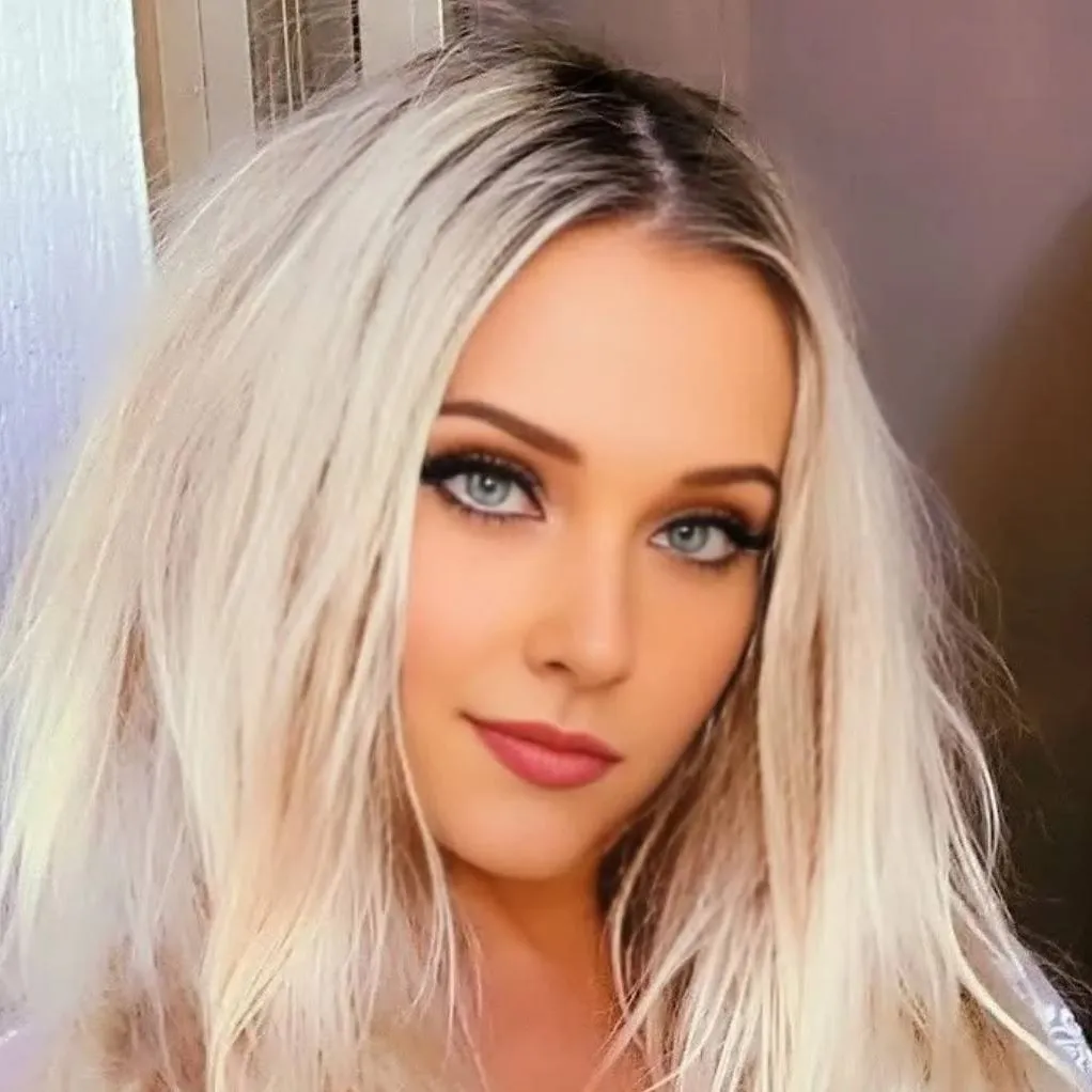 chat with ai character: LISA