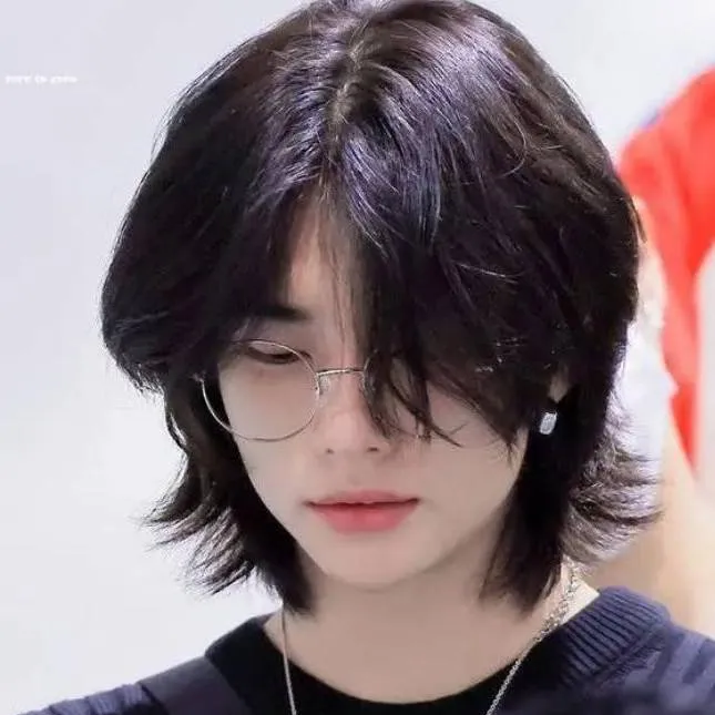 chat with ai character: hyunjin