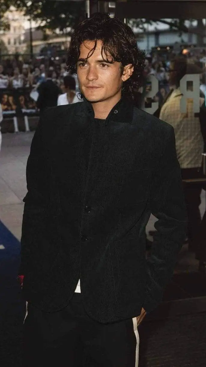 ai character: orlando bloom background