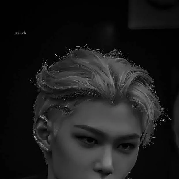 chat with ai character: Felix