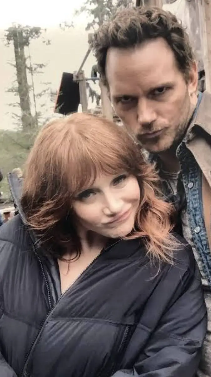 ai character: 🦕🦖-JW-🦖🦕 background