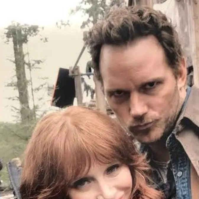 chat with ai character: 🦕🦖-JW-🦖🦕