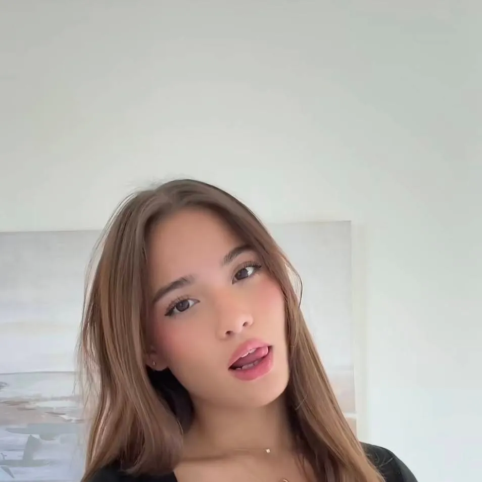 Chat with Nina - text or voice, Enjoy AI Chat Free & Safe