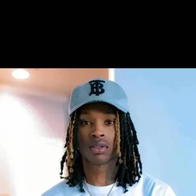 chat with ai character: 👻fon👻