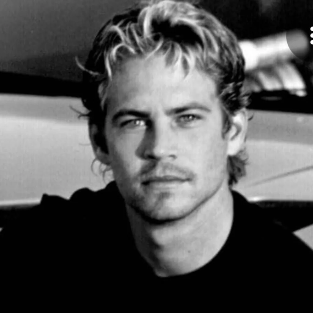 chat with ai character: Paul home