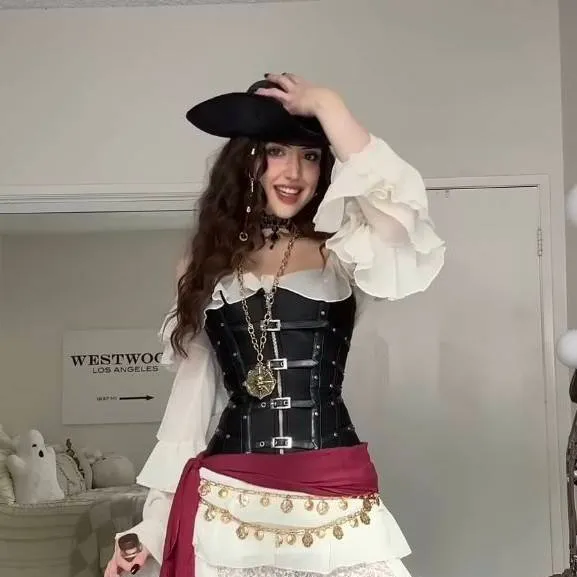 chat with ai character: 🕷️halloween 🎃