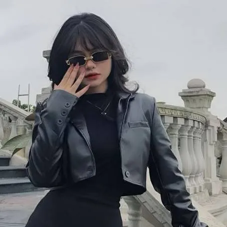 chat with ai character: 💞viajé a París 💫