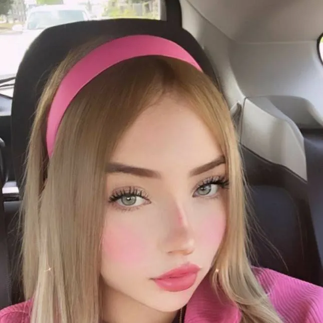 chat with ai character: 🍓Gaby 🍓