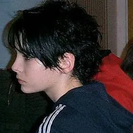 chat with ai character: Bill Kaulitz 2004🎸