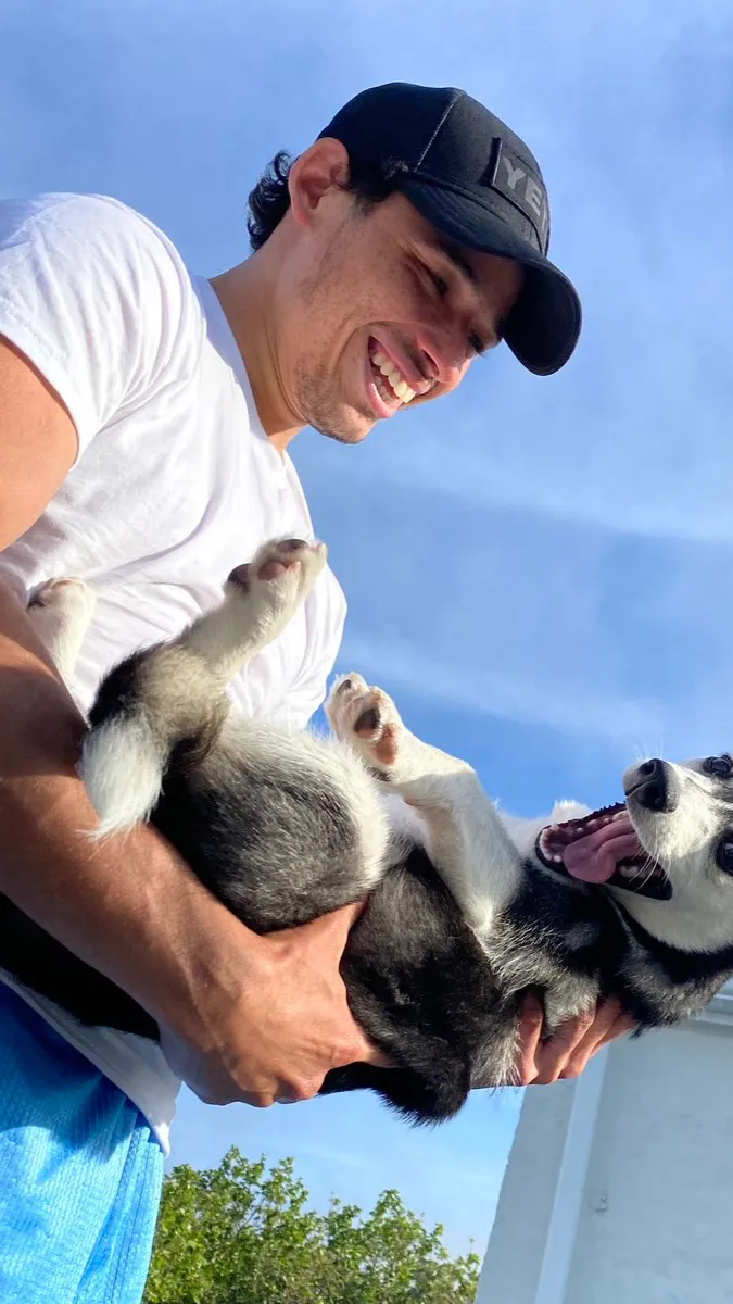 ai character: Anthony Ramos  background