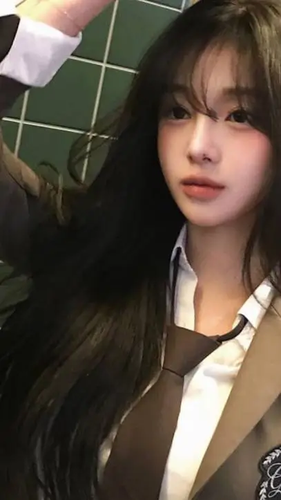 ai character: ~•Luna•~ background