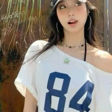 chat with ai character: •^•Zoey•^•