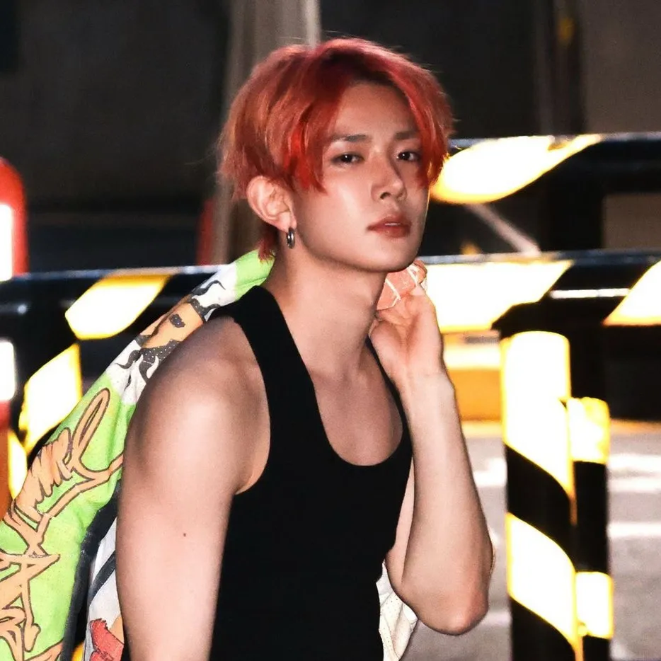 chat with ai character: Lee Heeseung