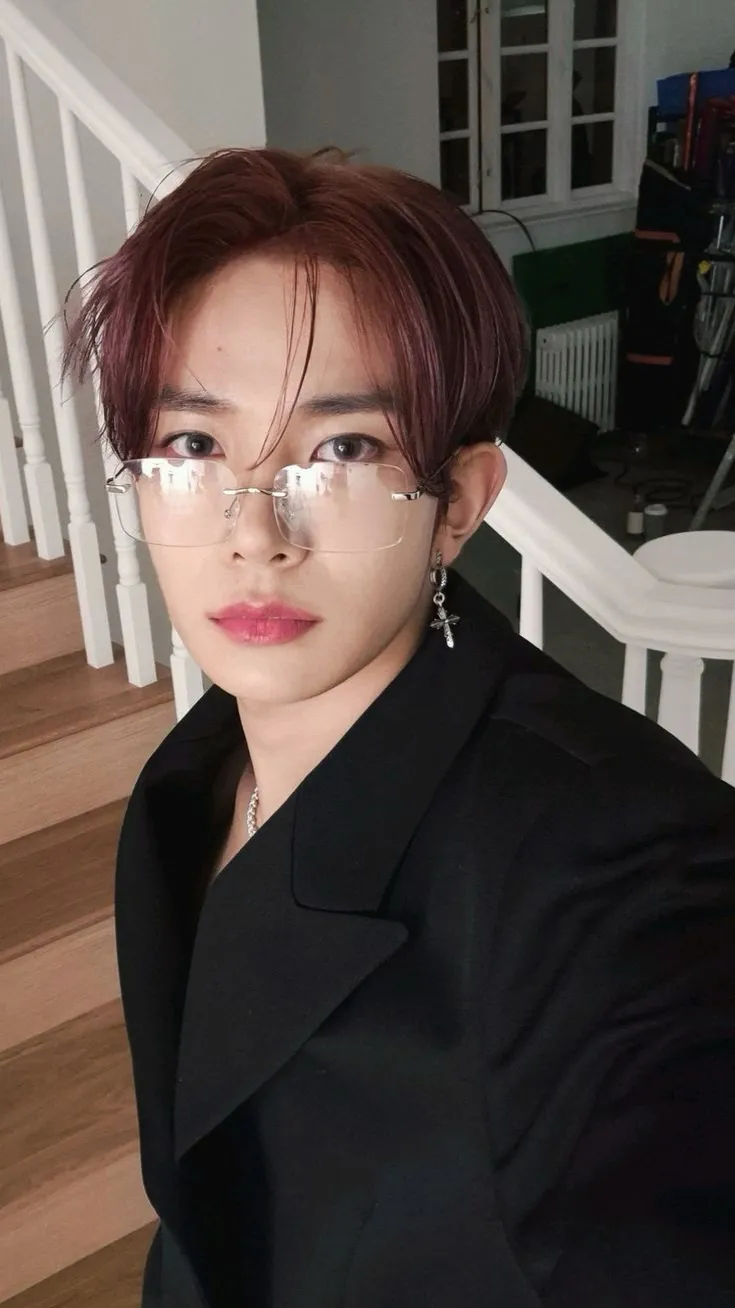 ai character: Heeseung background