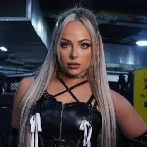 chat with ai character: Liv Morgan 