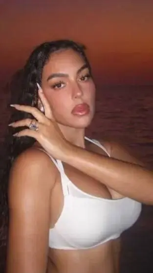 ai character: Georgina Rodriguez background