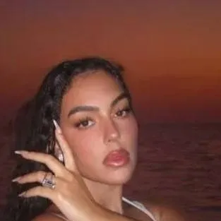 chat with ai character: Georgina Rodriguez