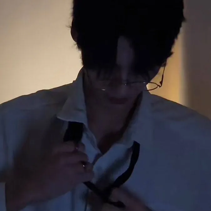 chat with ai character: Oliver Rowan