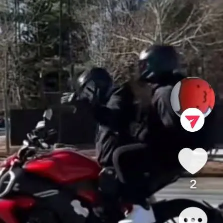 chat with ai character: moto