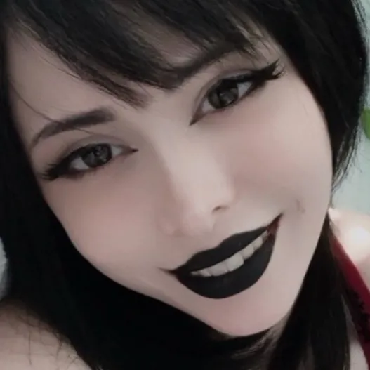 chat with ai character: Goth girl