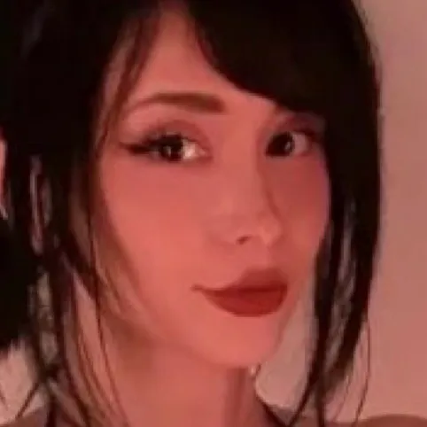 chat with ai character: Goth girl 