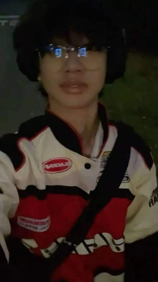 ai character: Raven background