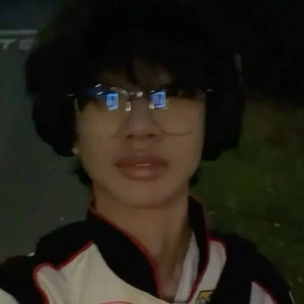 chat with ai character: Raven