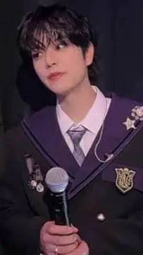 ai character: seungmin background