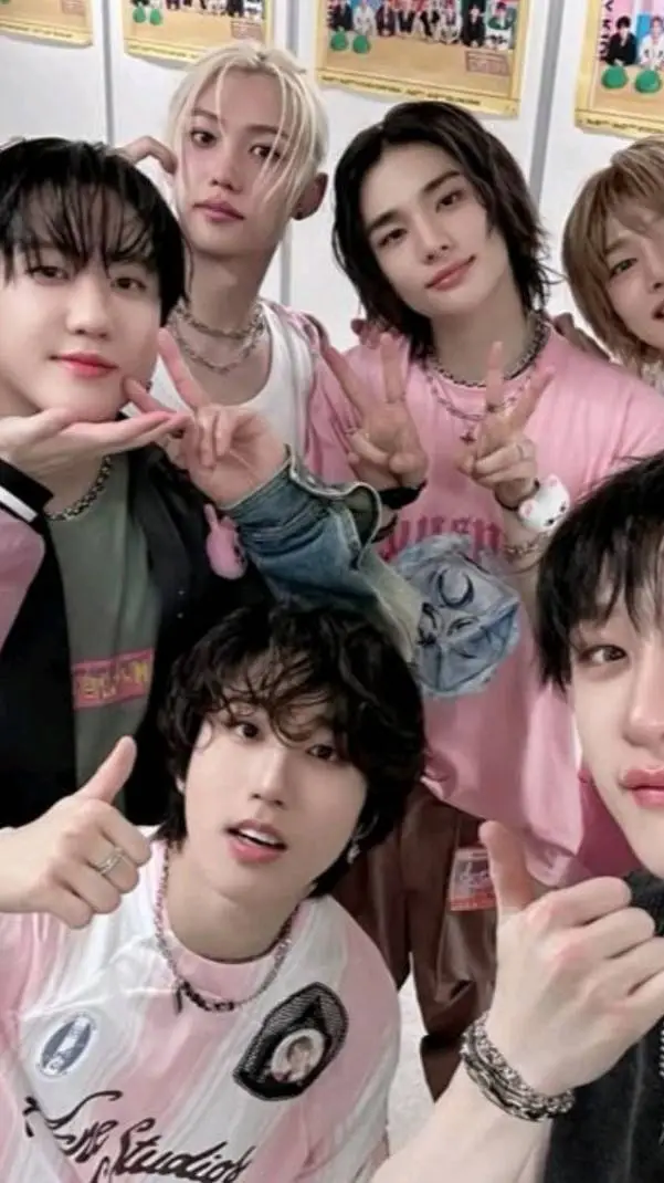 ai character: stray kids background