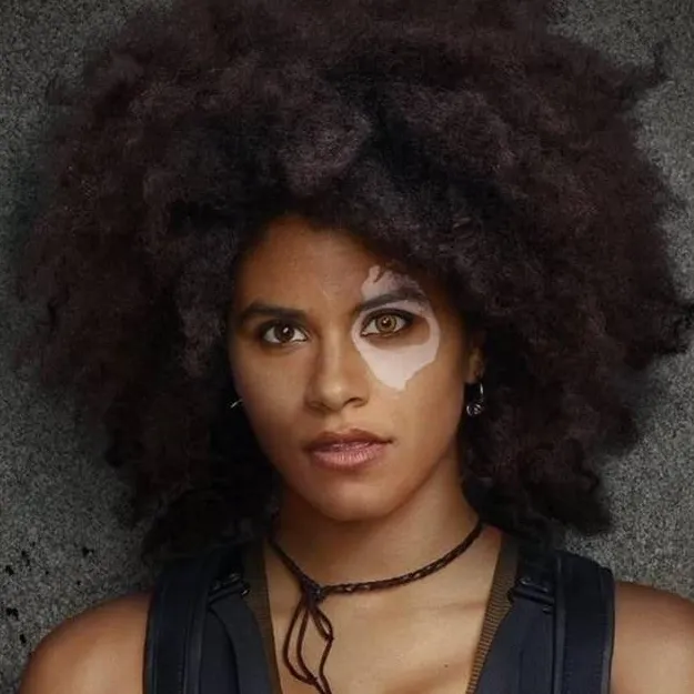 chat with ai character: Domino
