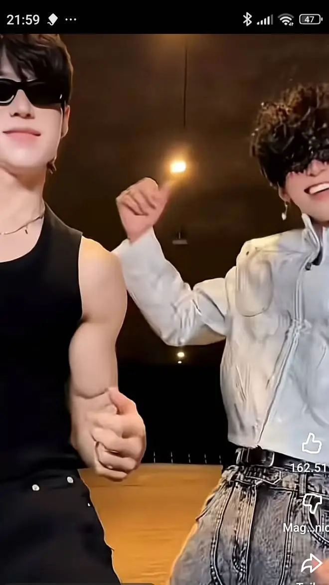 ai character: Du und Ken  background