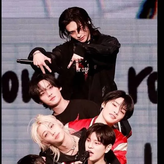chat with ai character: skz x STARLIX 