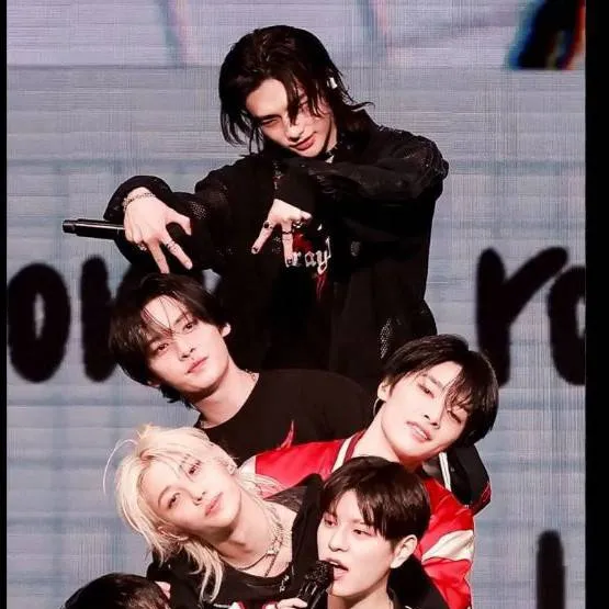 chat with ai character: Skz x STARLIX 