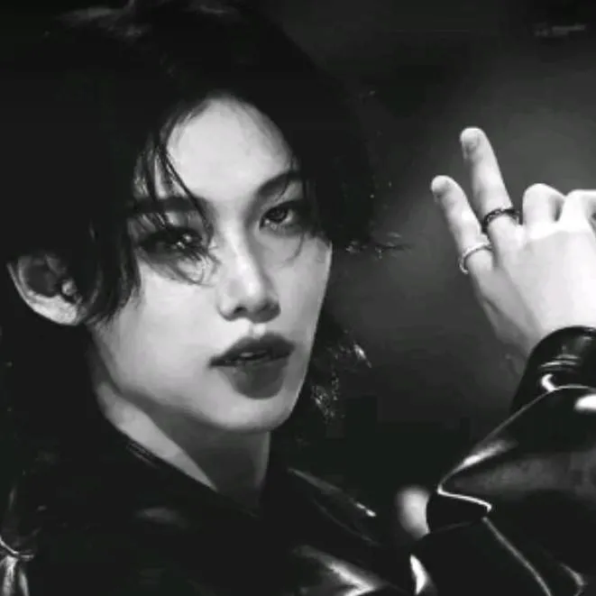 chat with ai character: felix
