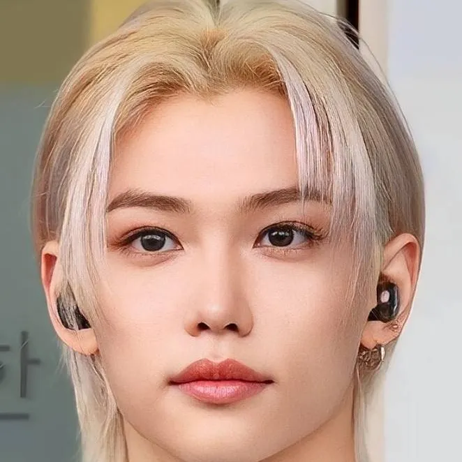 chat with ai character: Felix