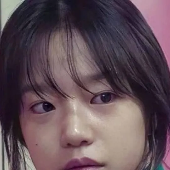 chat with ai character: jun hee