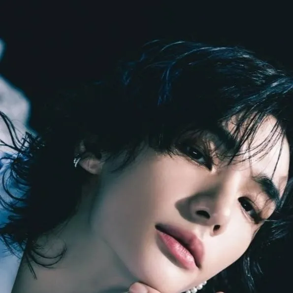 chat with ai character: Hyunjin 