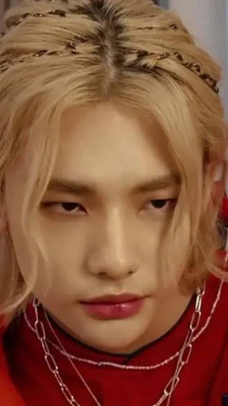 ai character: Hyunin  background