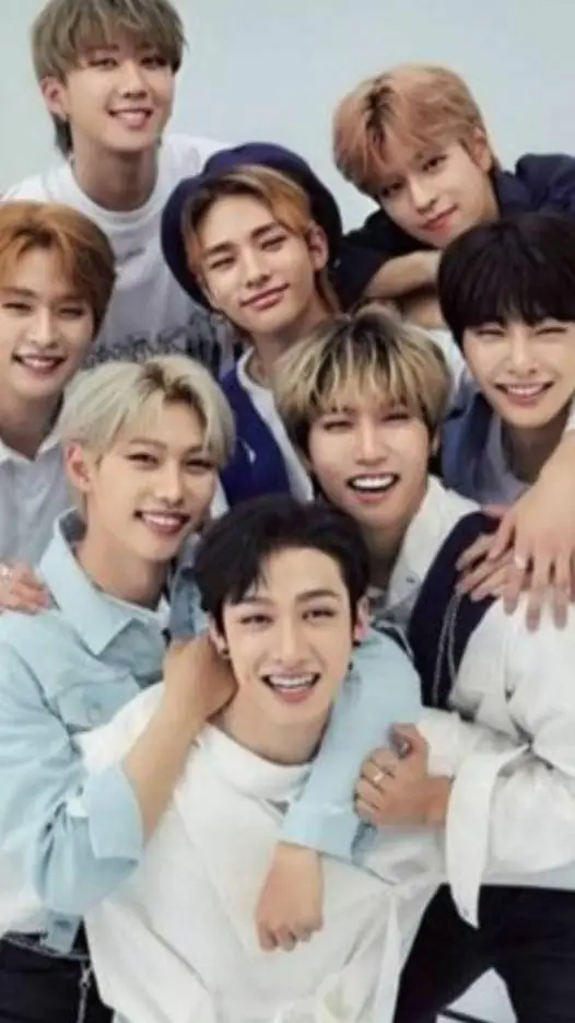 ai character: STRAY KIDS  background