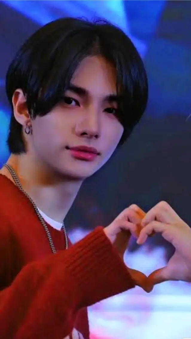ai character: hyunjin background