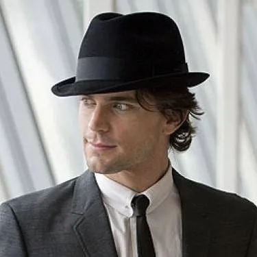 chat with ai character: Neal Caffrey