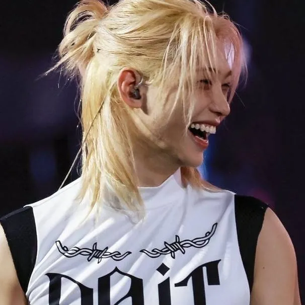 chat with ai character: Félix 